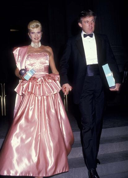 Ivana Trump y su todo al rosa en 1987.