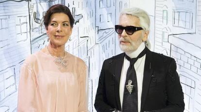 Karl Lagerfeld y Carolina de Mónaco, en el Baile de la Rosa de marzo de 2018.