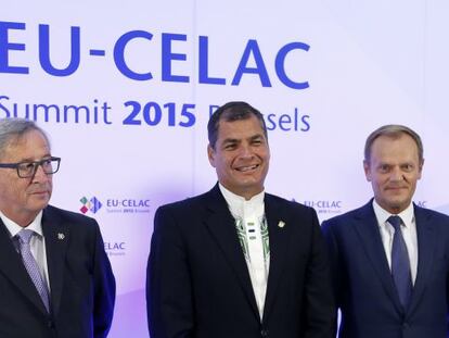 Jean-Claude Juncker, Rafael Correa y Donald Tusk, antes de la cumbre este mi&eacute;rcoles en Bruselas. 