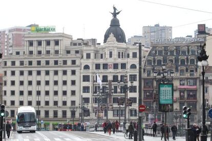 Sede de Ipar Kutxa y dependencias de Caja Laboral, en Bilbao.