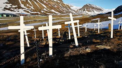 El viejo cementerio de Longyearbyen, en el archipi&eacute;lago &aacute;rtico de Svalbard, no recibe nuevos inquilinos desde que se prohibiera enterrar a nadie m&aacute;s en la isla en los a&ntilde;os treinta.