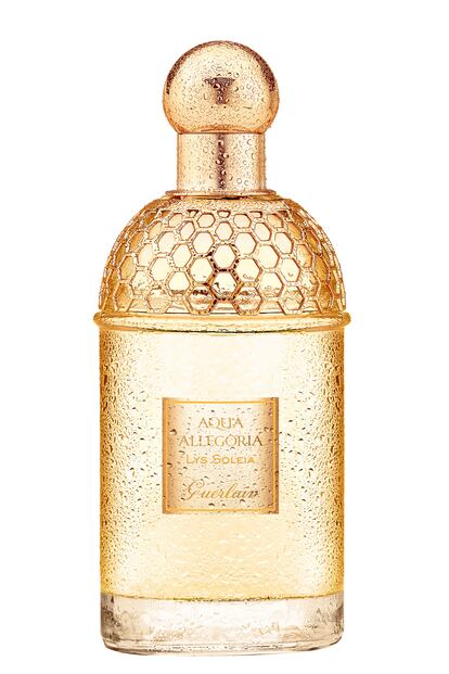 La colección Aqua Allegoria de Guerlain se completa esta temporada con Lys Soleia, una fragancia fresca y primaveral, ligera y apetecible. Contiene la acidez de la corteza del limón y la bergamota, además de frutos exóticos, hijas y notas florales. Cuesta 53 euros y es una edición limitada.