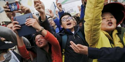 Seguidores de la candidata a la presidencia Tsai Ing-wen, del Partido Democrático Progresista, este jueves.