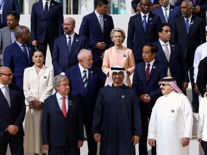 Foto de familia de la COP el 1 de diciembre de 2023 en Dubái.