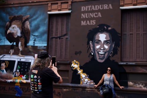 Brasil acaricia su primer Oscar en un ambiente de carnaval y Mundial de fútbol