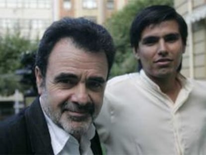 El director argentino Carlos Sor&iacute;n (a la izquierda) e Ignacio Ben&iacute;tez, en 2006 en el Festival de San Sebasti&aacute;n.