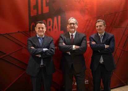 De izq a dcha: Francisco Almenara Pérez (socio de ETL Nexum), Juan F. Ruiz Obispo (Miguel Legislab) y Antonio Almenara Pérez (socio de ETL Nexum)