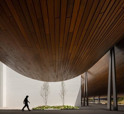 La canopea del arquitecto Kengo Kuma. 