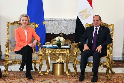 In this photo provided by Egypt's presidency media office, Egyptian President Abdel-Fattah el-Sissi, right, meets European Commission president Ursula Von der Leyen, at the Presidential Palace in Cairo, Egypt, Sunday, March 17, 2024.