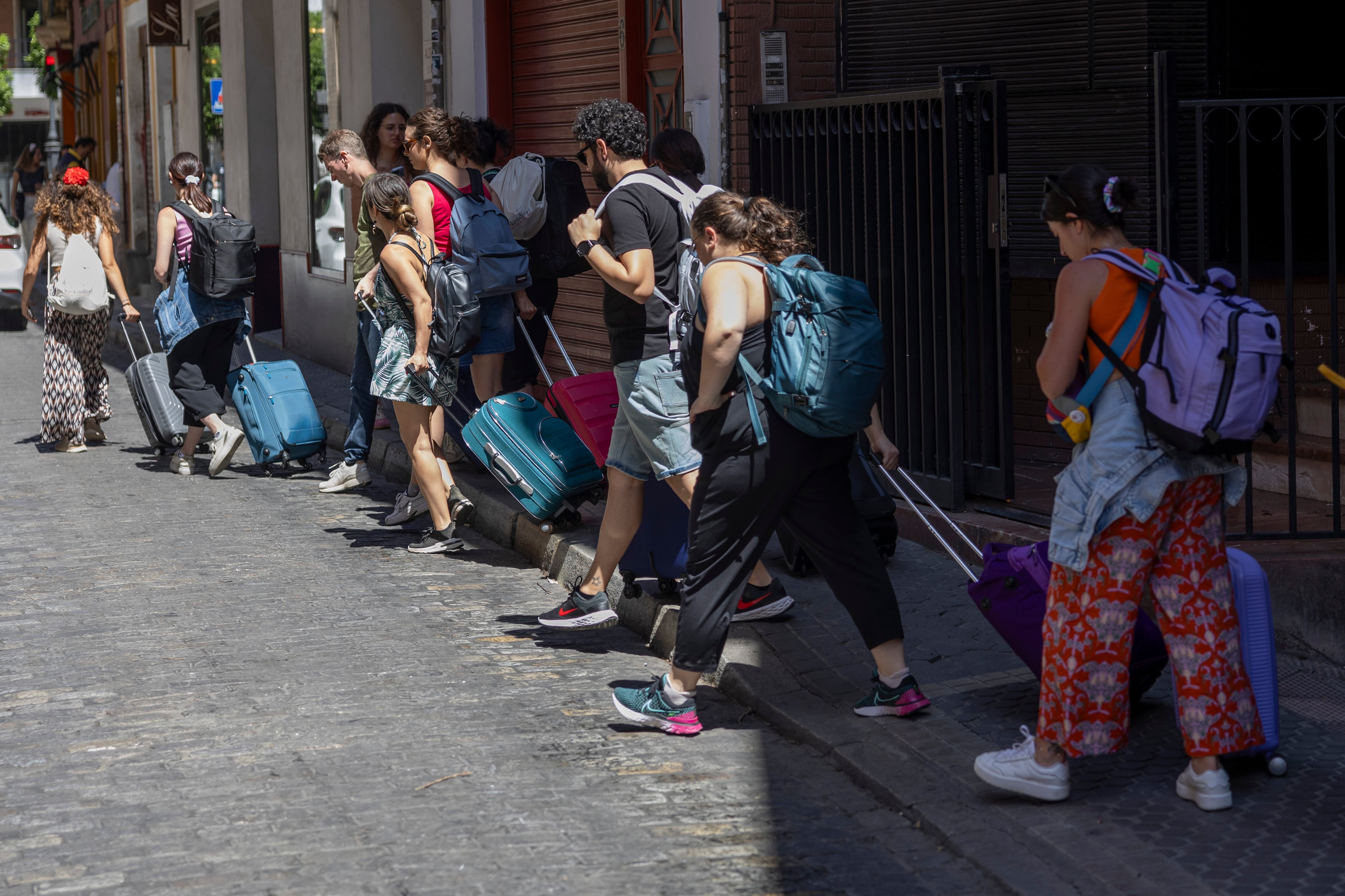 La Justicia respalda la estrategia de Sevilla contra los pisos turísticos: tres sentencias avalan que corten el agua si son ilegales 