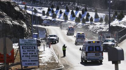 Varias ambulancias se dirigen a la planta eléctrica accidentada