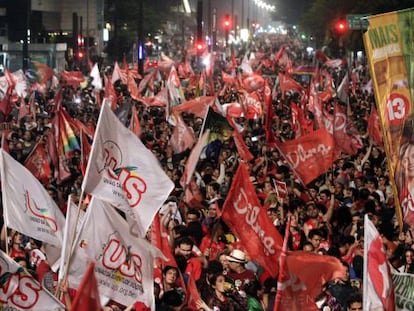 Apoiadores de Dilma comemoram na avenida Paulista.