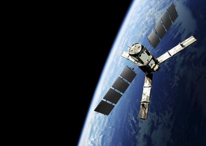 Un satélite rodea el planeta Tierra