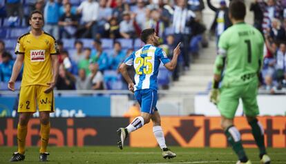Asensio celebra el segundo gol del Espanyol ante el Eibar.