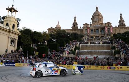 Sebastien Augier (Vokswagen), ante el Palau Nacional.