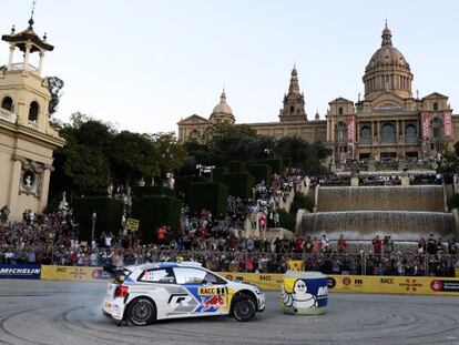 Sebastien Augier (Vokswagen), davant el Palau Nacional.