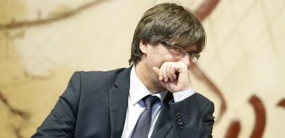 El presidente de la Generalitat, Carles Puigdemeont, en una reunión del gobierno catalán.