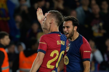 Dani Olmo celebra junto a Eric García su gol ante el Mallorca este martes.