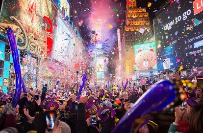 Celebración de la llegada del Año Nuevo en Times Square, Nueva York (Estados Unidos).