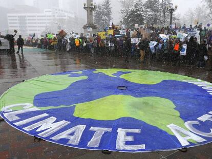 Participantes en la Marcha del Clima del 29 de Abril en Denver, Colorado.