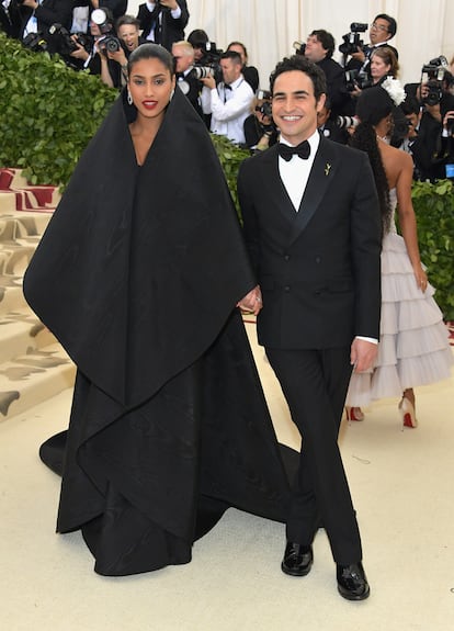 Imaan Hammam y Zac Posen.