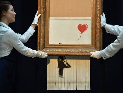 Una obra medio destruida por Banksy triplica su precio en una subasta en Sotheby's