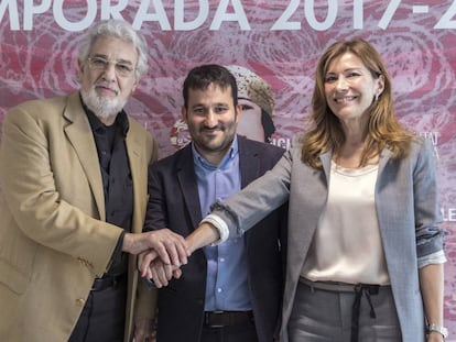 Plácido Domingo, el consejero Vicent Marzà y Susana Lloret, este jueves en Les Arts.