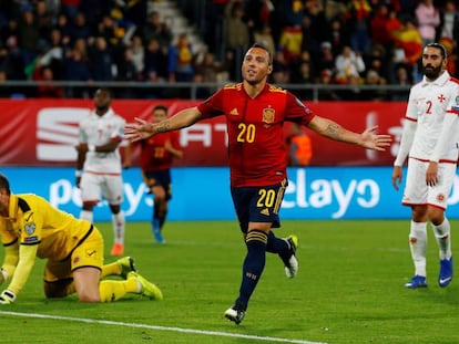 Cazorla celebra el segundo gol de España