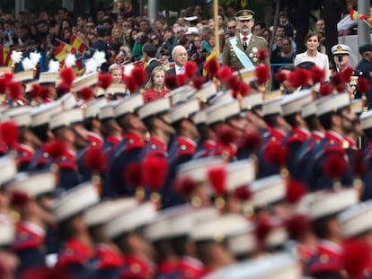 El rey Felipe VI preside el desfile militar del 12 de octubre, en Madrid.