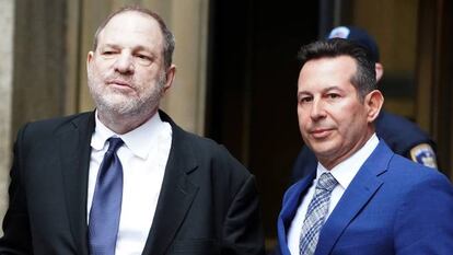 Harvey Weinstein, tras prestar declaración ante el juez, en abril pasado.