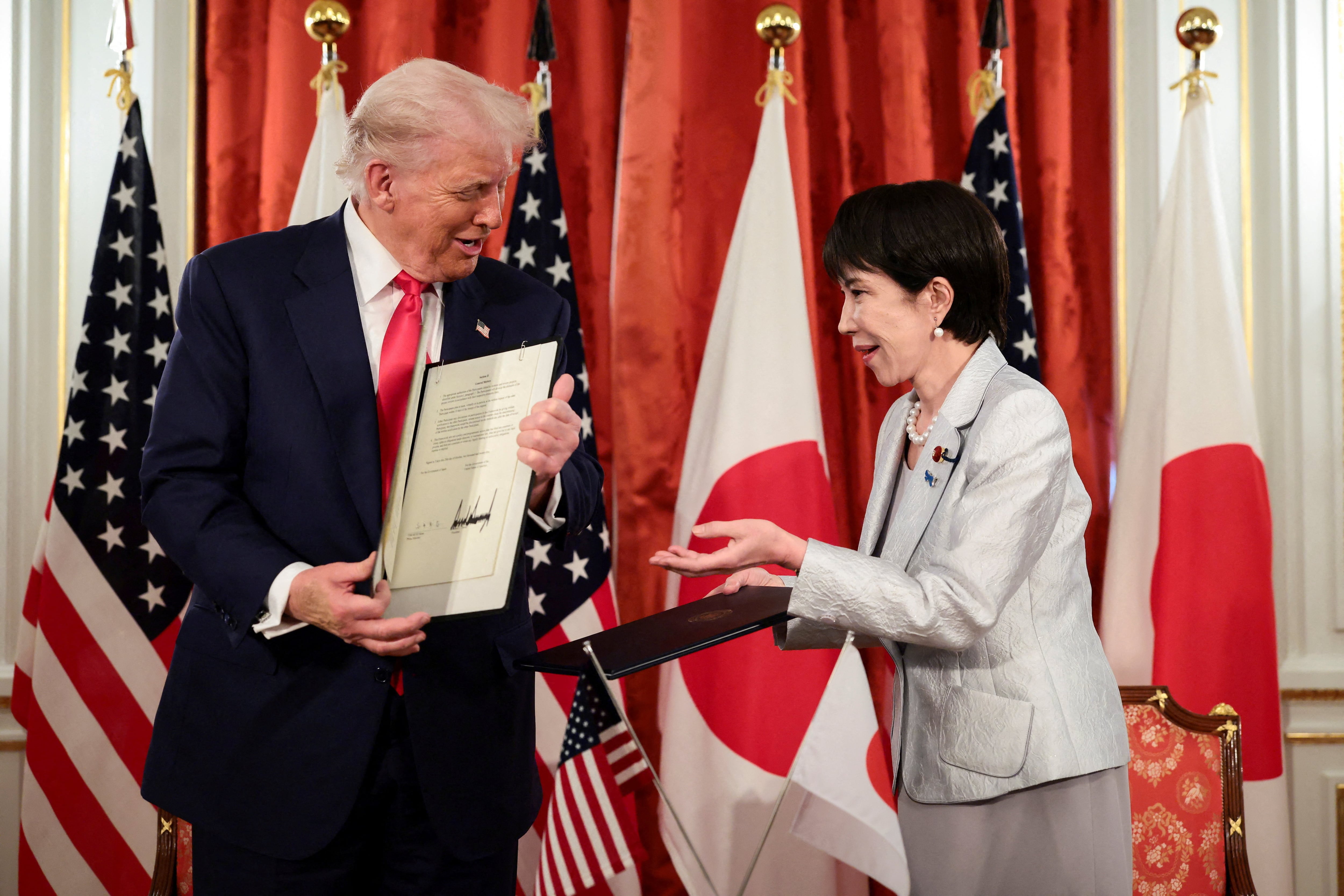 El presidente de EE UU, Donald Trump, y la primera ministra de Japón, Sanae Takaichi, el 28 de octubre pasado en Tokio.