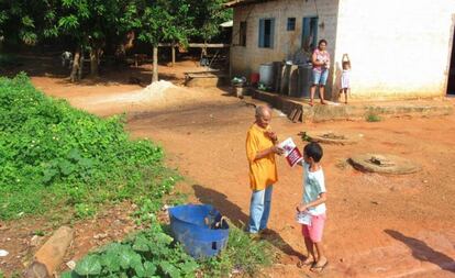 Moradores em uma região de Rio dos Bois, onde quase metade da população vive com menos de meio salário mínimo.