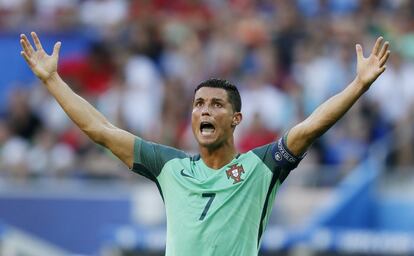 Cristiano Ronaldo reacciona en un lance del partido frente a HungrÍa.