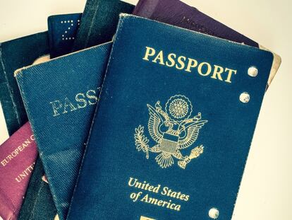 Pasaportes de diversos países.