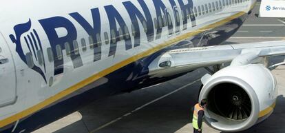 Detalle de un avión de la aerolínea Ryanair.