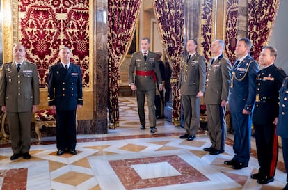 El Rey, el pasado día 8, recibe en audiencia a un grupo de suboficiales mayores en el Palacio Real de Madrid.