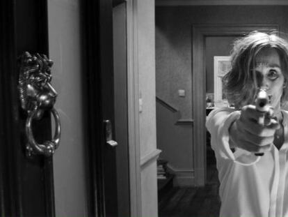 La actriz Kristin Scott Thomas, en un fotograma de la película 'The Party'.