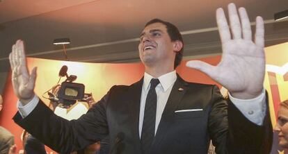 El l&iacute;der de Ciutadans, Albert Rivera, celebrando el auge del partido en las &uacute;ltimas auton&oacute;micas. 