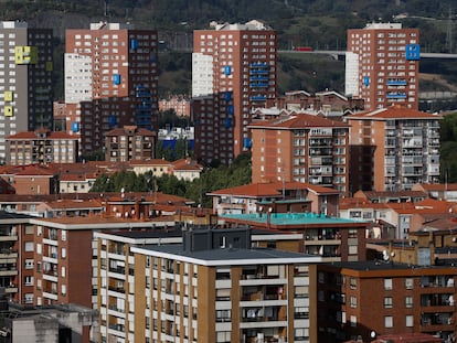 Vista de un grupo de viviendas en Barakaldo (Bizkaia), el día 17.