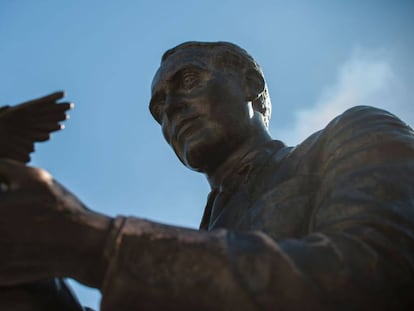 Estatua en memoria de Garc&iacute;a Lorca en la plaza Santa Ana, de Madrid.