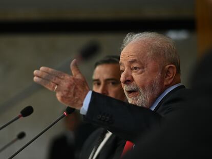 El presidente de Brasil, Luiz Inácio Lula da Silva, habla durante un encuentro con periodistas este jueves, en Brasilia.