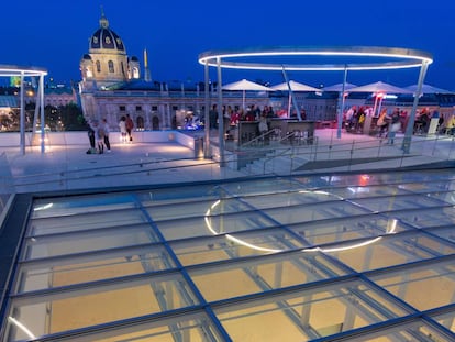 El bar MQ Libelle, en la azotea del Leopold Museum (Viena).