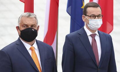 El primer ministro húngaro, Viktor Orbán, con su homólogo polaco, Mateusz Morawiecki, en Lublin (Polonia) el 11 de septiembre de 2020.