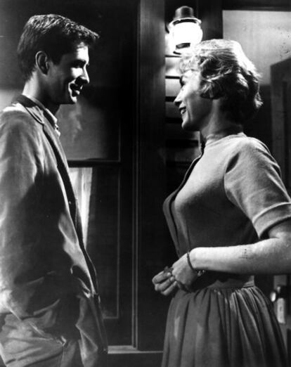 Anthony Perkins y Vera Miles en un fotograma de la película <b><i>Psicosis,</b></i> de Alfred Hitchcock.