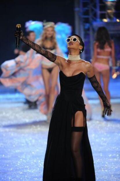 Rihanna en el desfile de Victoria's Secret 2012.