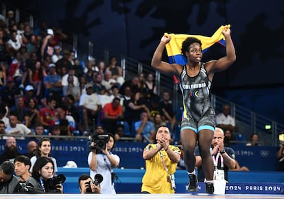 Tatiana Rentería celebra haber ganado medalla de bronce tras vencer a la ecuatoriana Génesis Reasco.