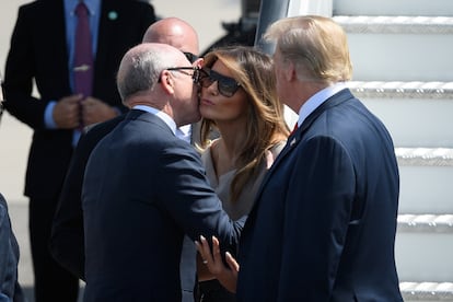 Robert Wood Johnson recibe a Donald y Melania Trump en Essex, durante su viaje oficial a Reino Unido en julio de 2018.