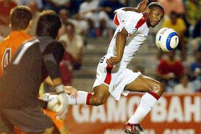 Julio Baptista, del Sevilla, en un partido contra el valencia.