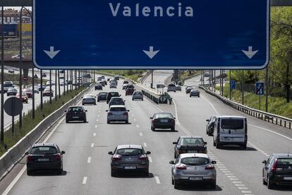 Vista de una autovía en los carriles con sentido Valencia, en una imagen de archivo.