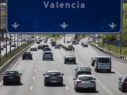 Vista de una autovía en los carriles con sentido Valencia, en una imagen de archivo.